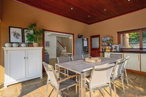 Superior Villa | In-room dining