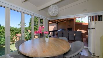 Classic Villa, 2 Bedrooms | In-room dining