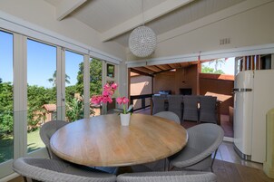 Classic Villa, 2 Bedrooms | In-room dining