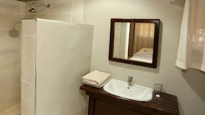 Standard Chalet | Bathroom - Rainbow River Lodge (Divundu)
