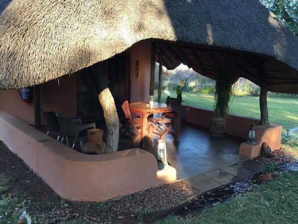Terrace/patio - Weltevreden Country Guest Lodge (Lephalale)