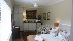 Room - 61 on Sutton (Himeville)