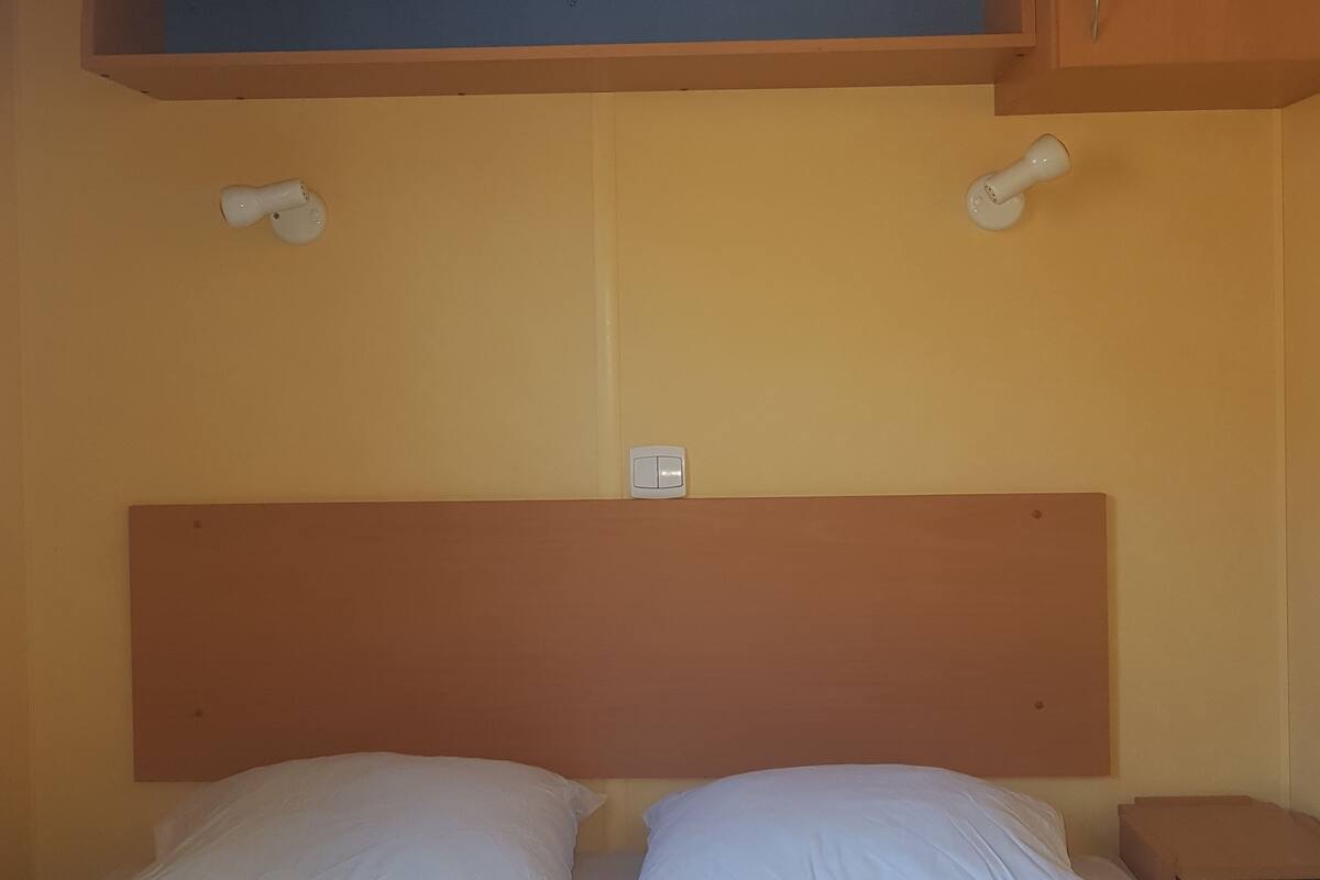 Cots/infant beds