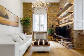 Luxury-Suite, Mehrere Betten | Fernseher