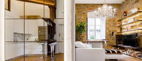 Luxury Suite, Multiple Beds | Interior entrance