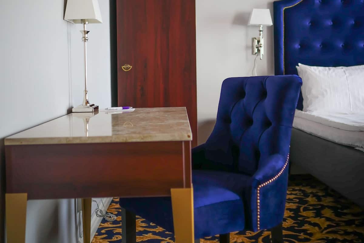 Individually decorated, individually furnished, laptop workspace