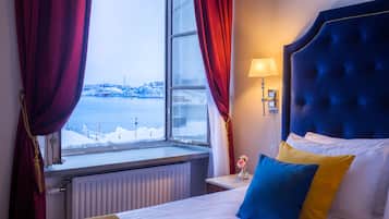 Premium Room, 1 King Bed, Non Smoking, Sea View | Water view