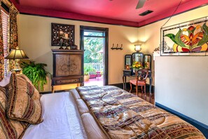 Elite Room, 1 Queen Bed, Balcony | Egyptian cotton sheets, premium bedding, down comforters - Cedar House Inn (St. Augustine)