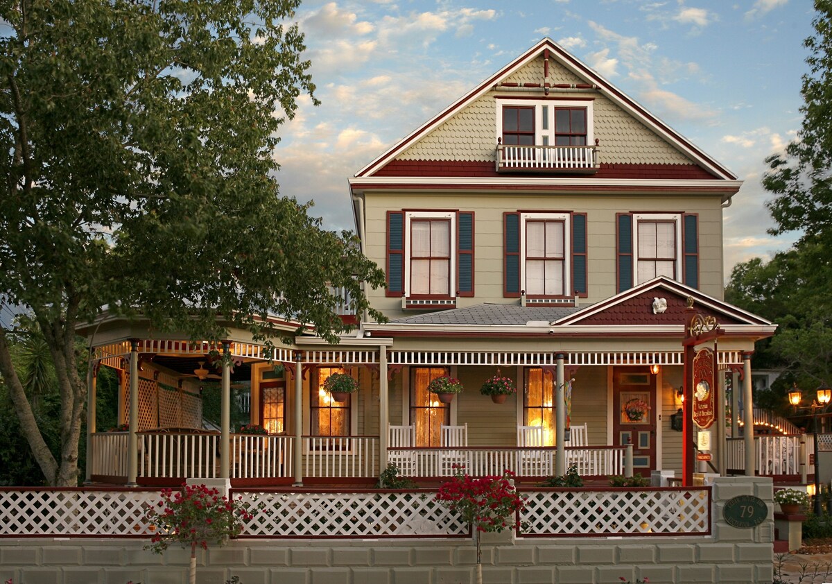 Cedar House Inn