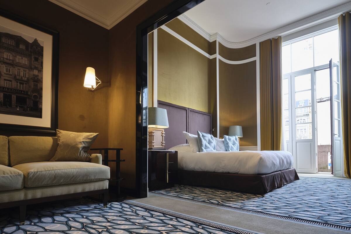 la suite insensée | egyptian cotton sheets, premium bedding, pillow-top beds, minibar