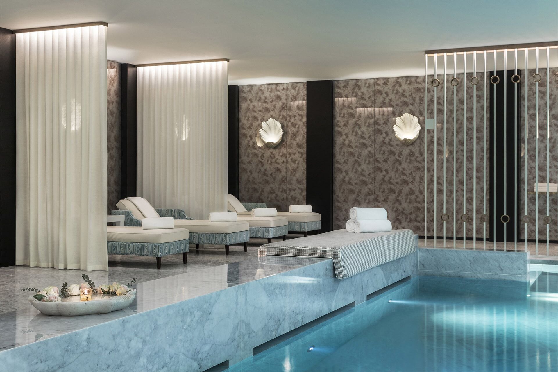 Couples treatment rooms, body treatments, hot stone massages