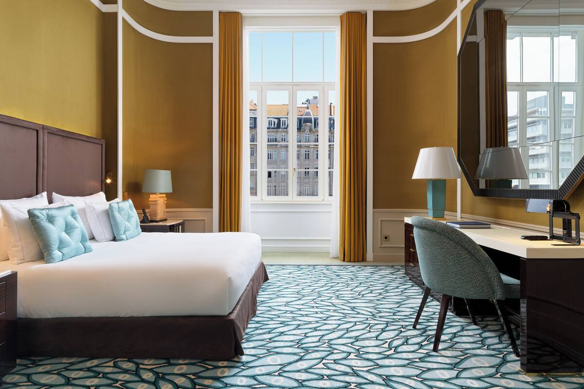 Deluxe Suite (Grand) | Egyptian cotton sheets, premium bedding, pillow-top beds, minibar