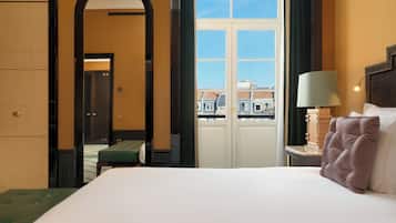 Suite (Monumental) | Egyptian cotton sheets, premium bedding, pillowtop beds, minibar