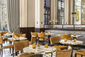 Café - The One Monumental Palace (Porto)