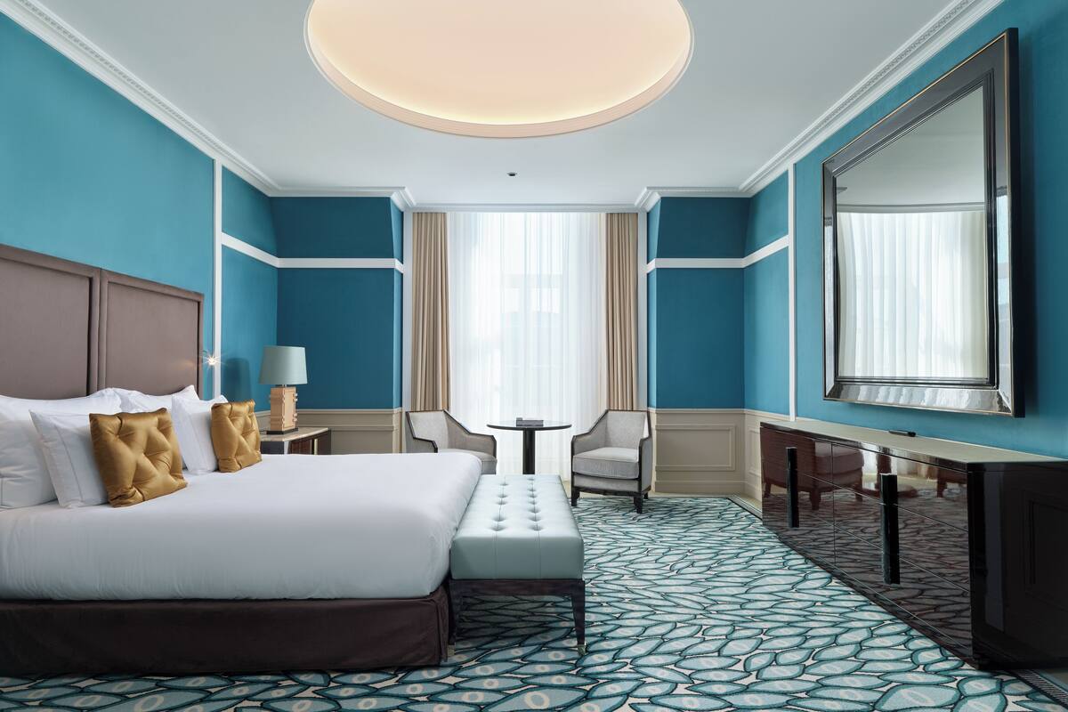Suite (Porto) | Egyptian cotton sheets, premium bedding, pillow-top beds, minibar