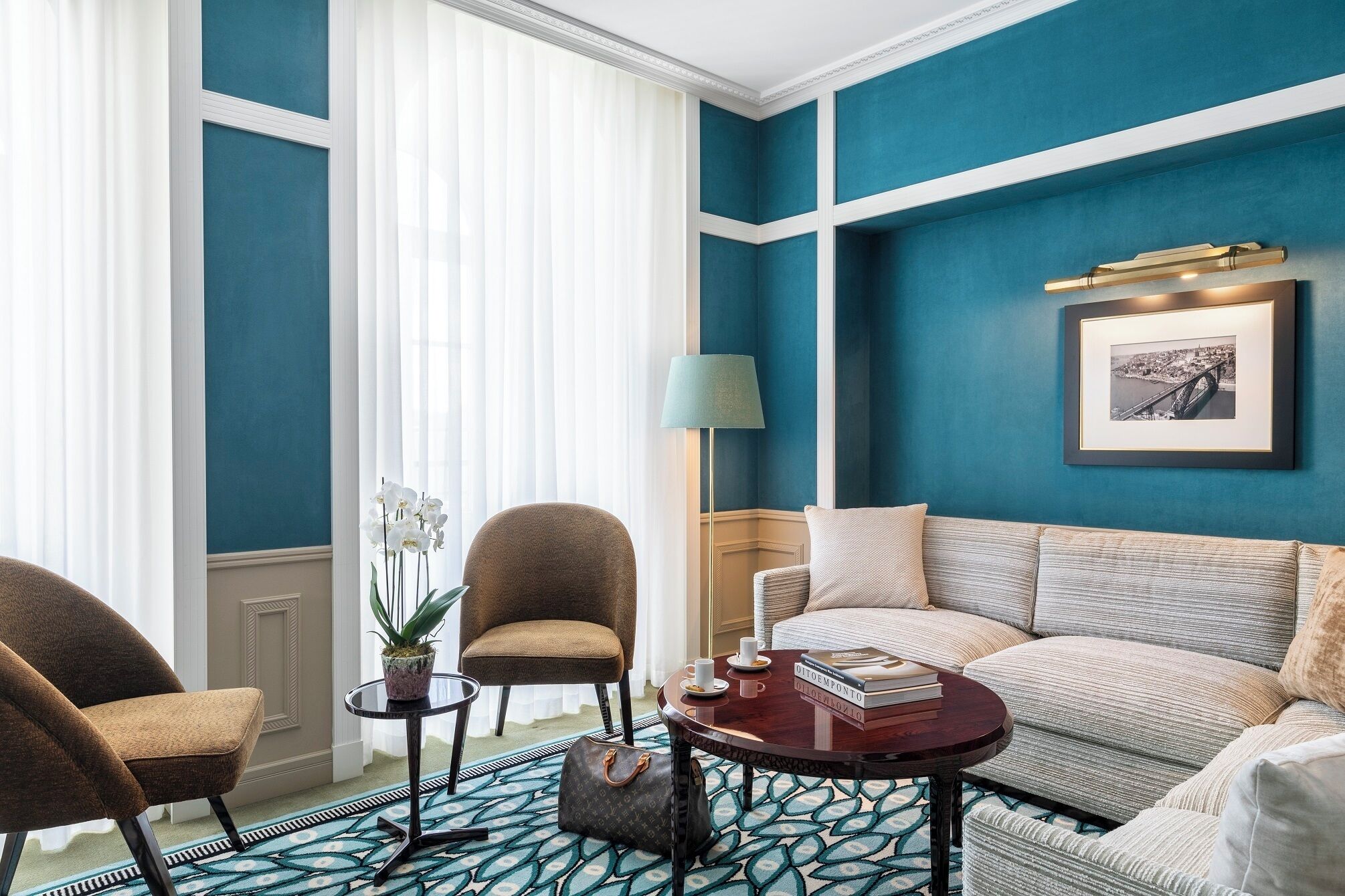 Suite (Avenida) | Egyptian cotton sheets, premium bedding, pillowtop beds, minibar