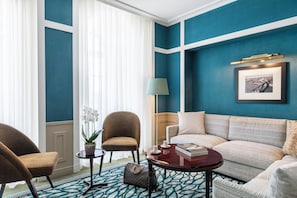 Suite (Avenida) | Egyptian cotton sheets, premium bedding, pillow-top beds, minibar - The One Monumental Palace (Porto)