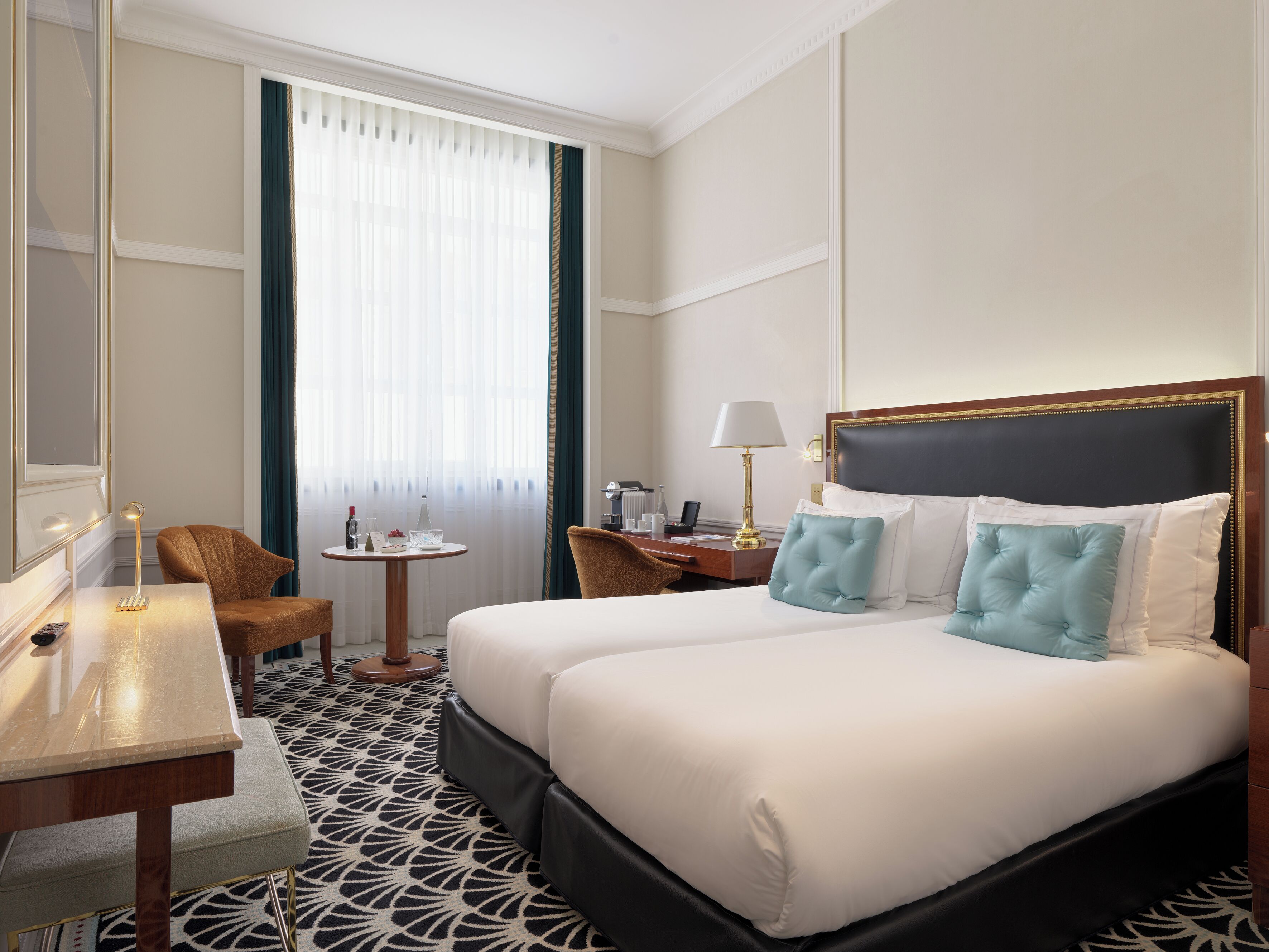 Egyptian cotton sheets, premium bedding, pillowtop beds, minibar