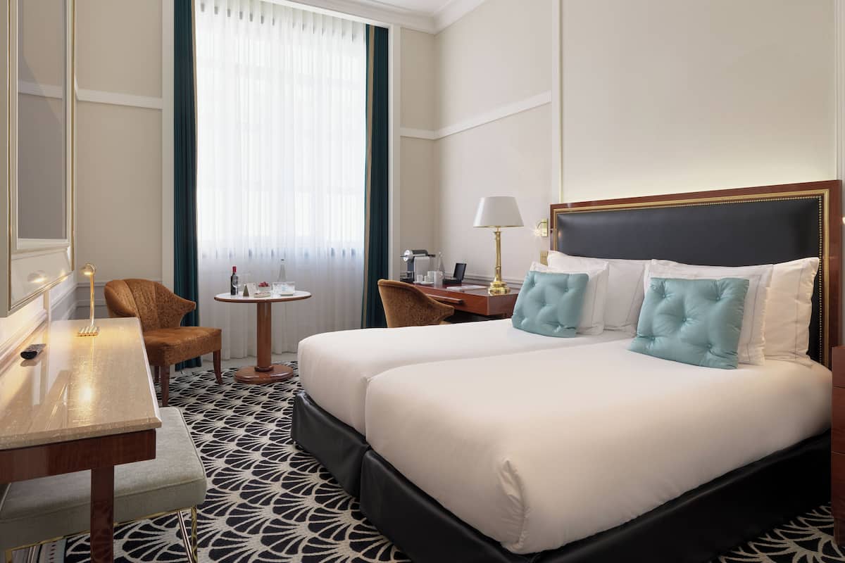 Egyptian cotton sheets, premium bedding, pillowtop beds, minibar
