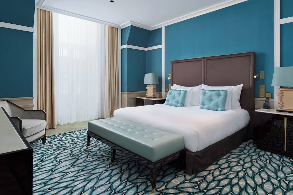 Suite (Avenida) | Egyptian cotton sheets, premium bedding, pillowtop beds, minibar