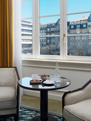 City view from property - The One Monumental Palace (Porto)