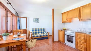 Apartament, 1 dormitori, balcó | Cuina privada | Frigorífic gran, microones, forn i placa de cuina