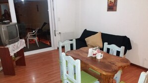Apartment, 2 Bedrooms, Private Bathroom | In-room dining - La Casa del Mirador Joaquin (San Carlos de Bariloche)