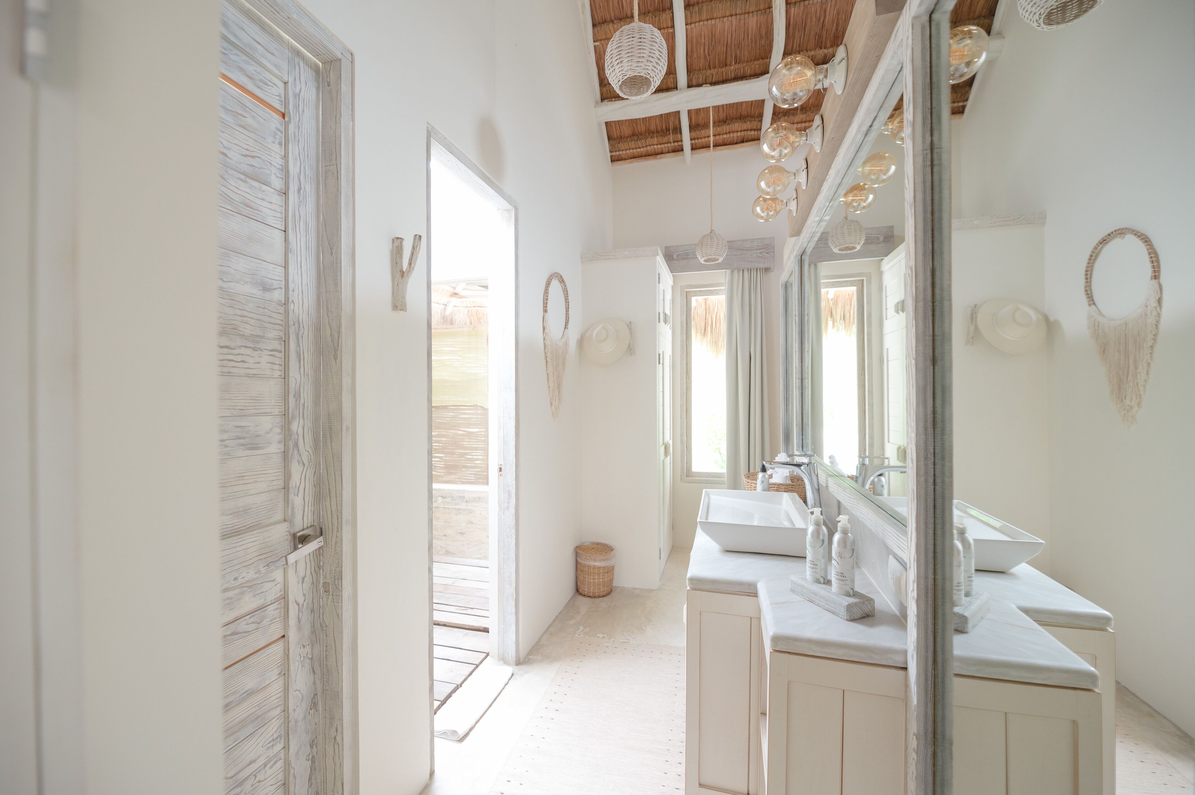 suite garden view king | bathroom | shower, rainfall showerhead, free toiletries, hair dryer