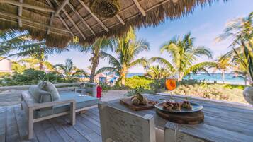 Suite Oceanfront King Bed | View from room