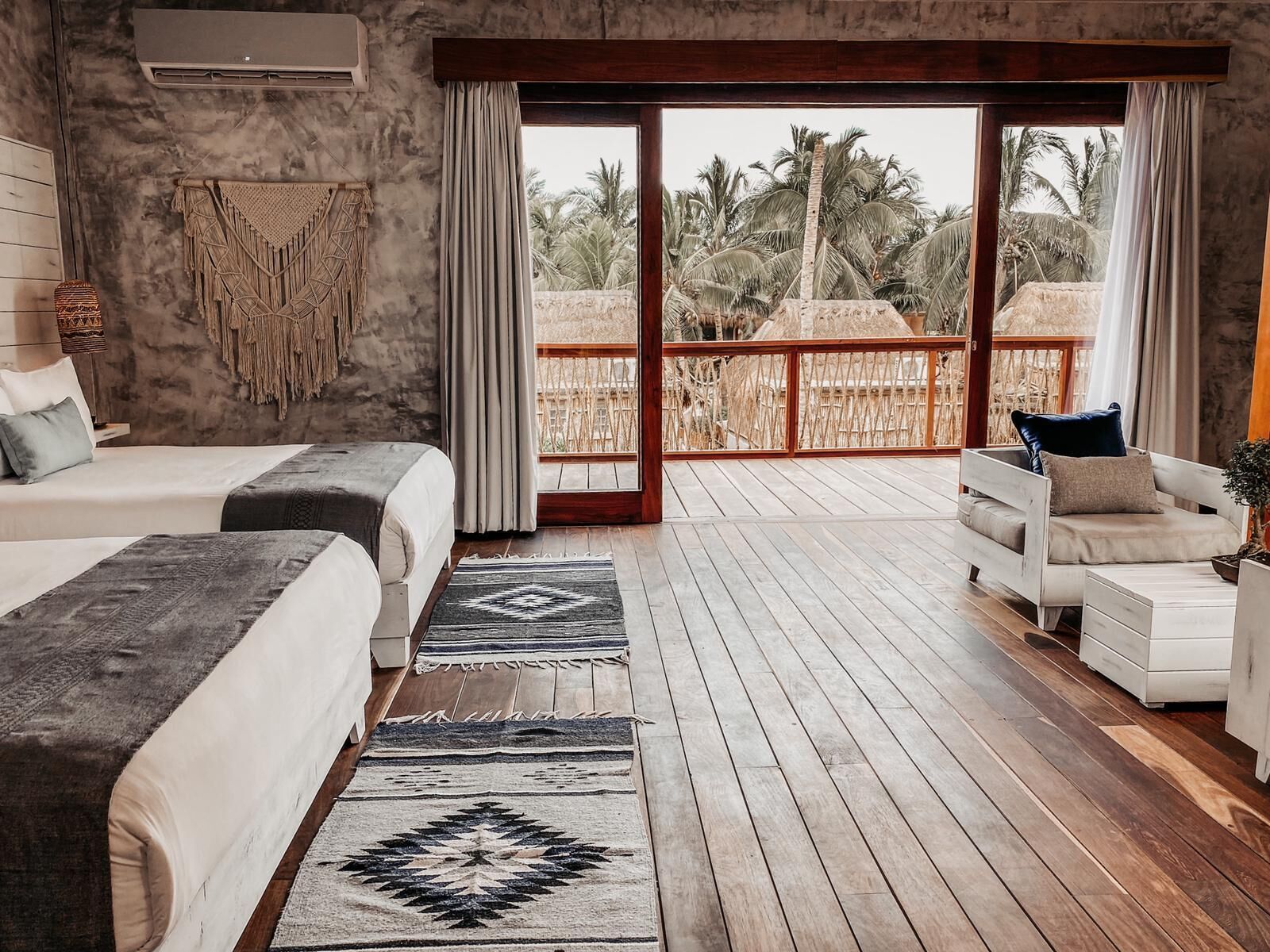 Chambre Premium, 2 lits doubles, terrasse, vue partielle sur l'océan | Coin séjour