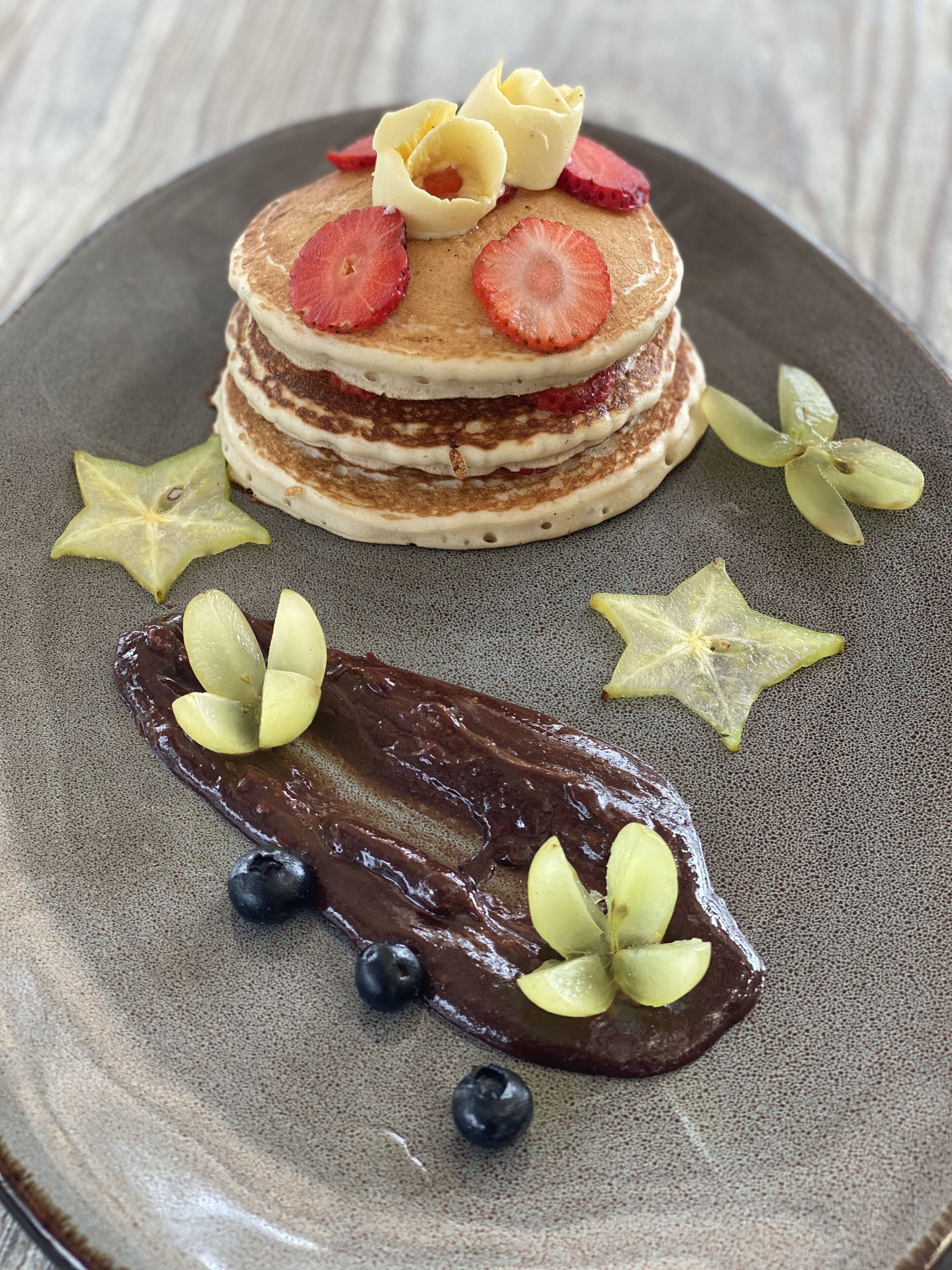 daily cooked-to-order breakfast for a fee