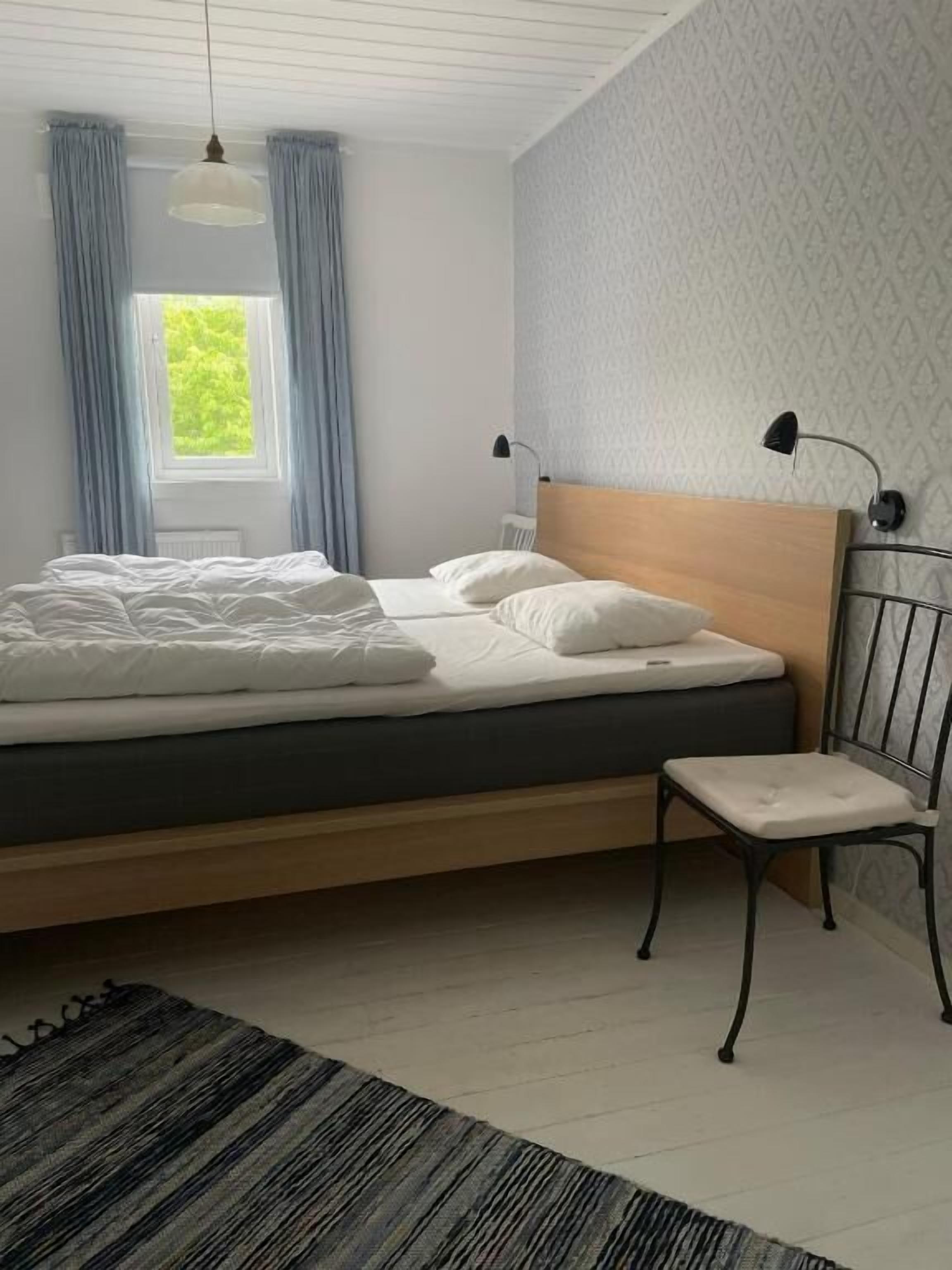 Quarto casal, banheiro compartilhado | Cortinas blackout, Wi-Fi de cortesia, roupa de cama