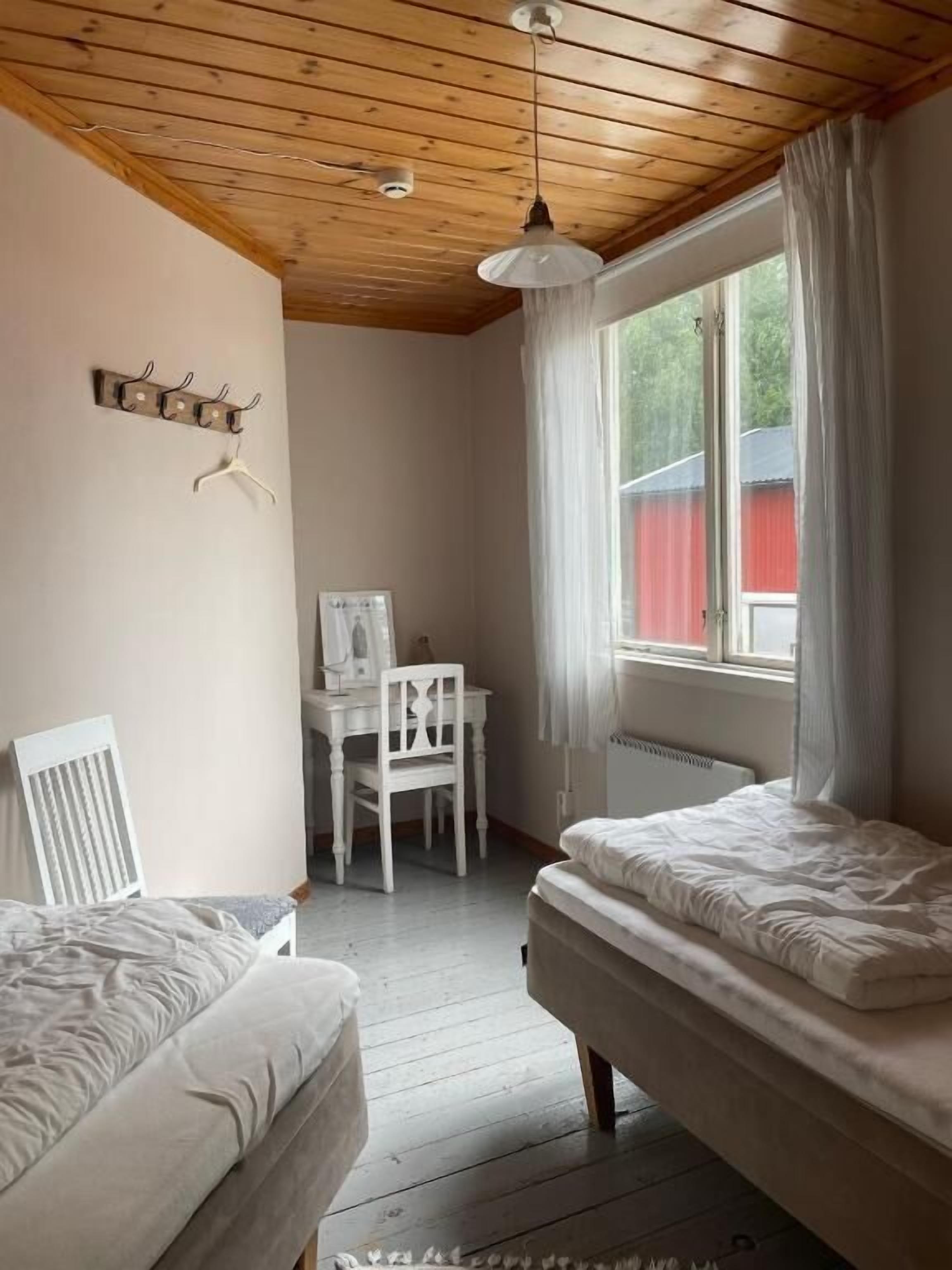 Blackout drapes, free cribs/infant beds, free WiFi