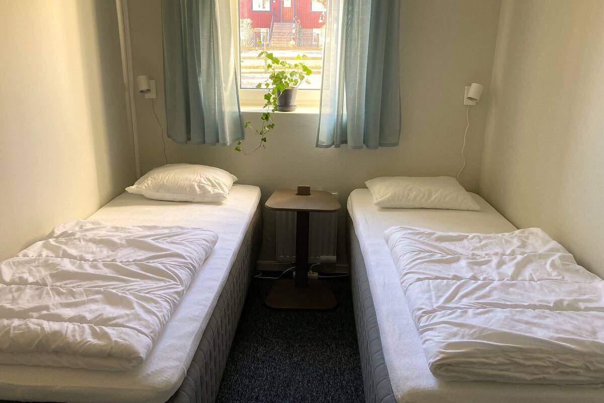 Tvåbäddsrum - delat badrum (nedervåning) | Cortinas opacas, wifi gratis, ropa de cama