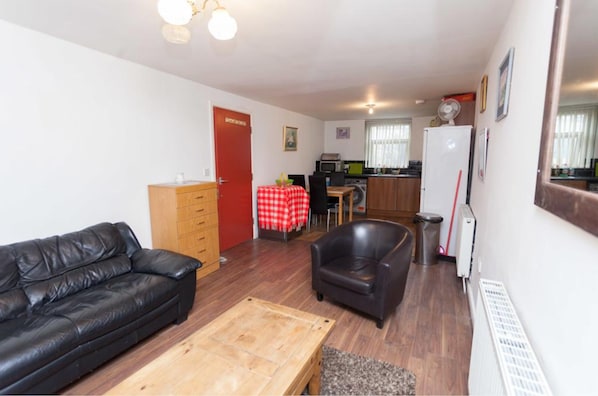 Family Apartment, 2 Bedrooms (bunk beds) | Private kitchenette - Budget Apartment Shields Road (Newcastle-upon-Tyne)