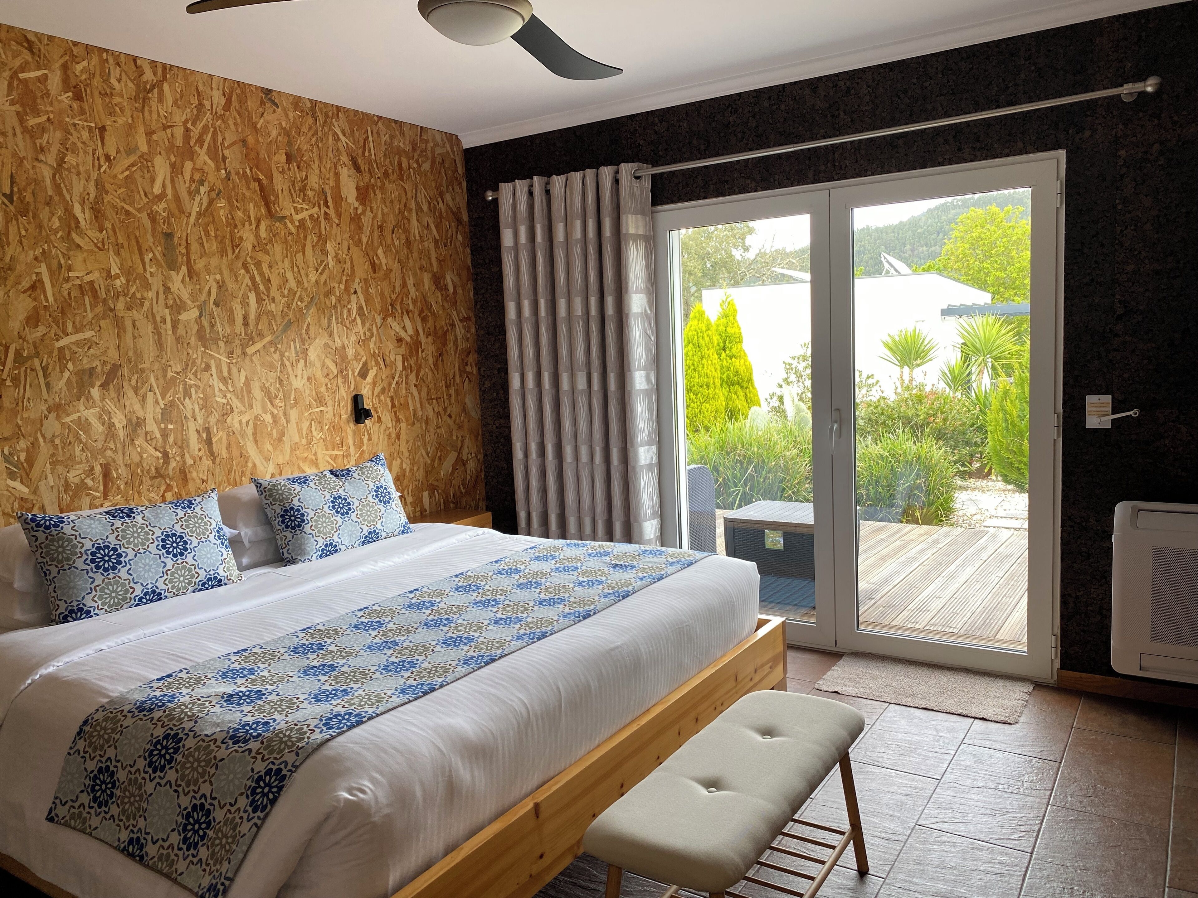 Down duvets, in-room safe, desk, free WiFi