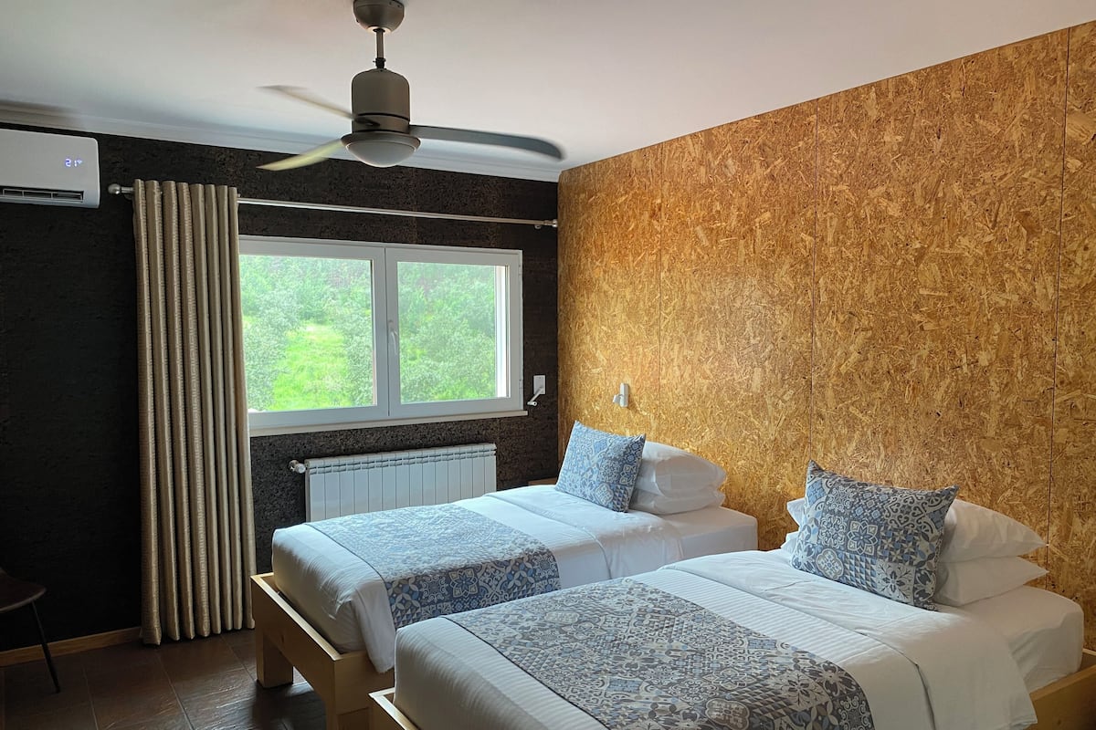 2 bedrooms, down duvets, in-room safe, desk