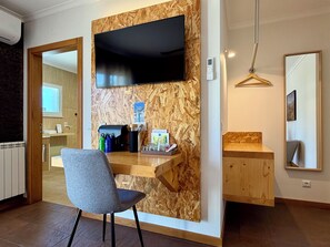 Habitación doble superior | Edredones de plumas, caja fuerte, escritorio y wifi gratis