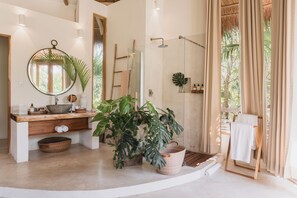 Villa Chakté 3 bedrooms | Salle de bain | Douche, séchoir à cheveux, peignoirs, serviettes fournies