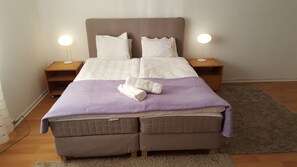 Basic Double or Twin Room | Blackout drapes, free WiFi, bed sheets - Bottna Inn (Hamburgsund)