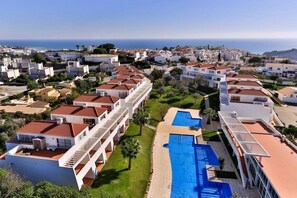 Indoor pool, outdoor pool - Pateo Village Apartments (Albufeira)