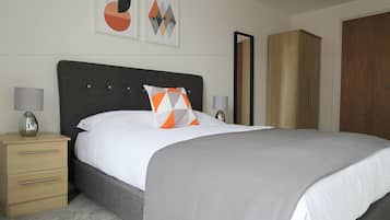 2 habitaciones, cubrecamas y cortinas blackout