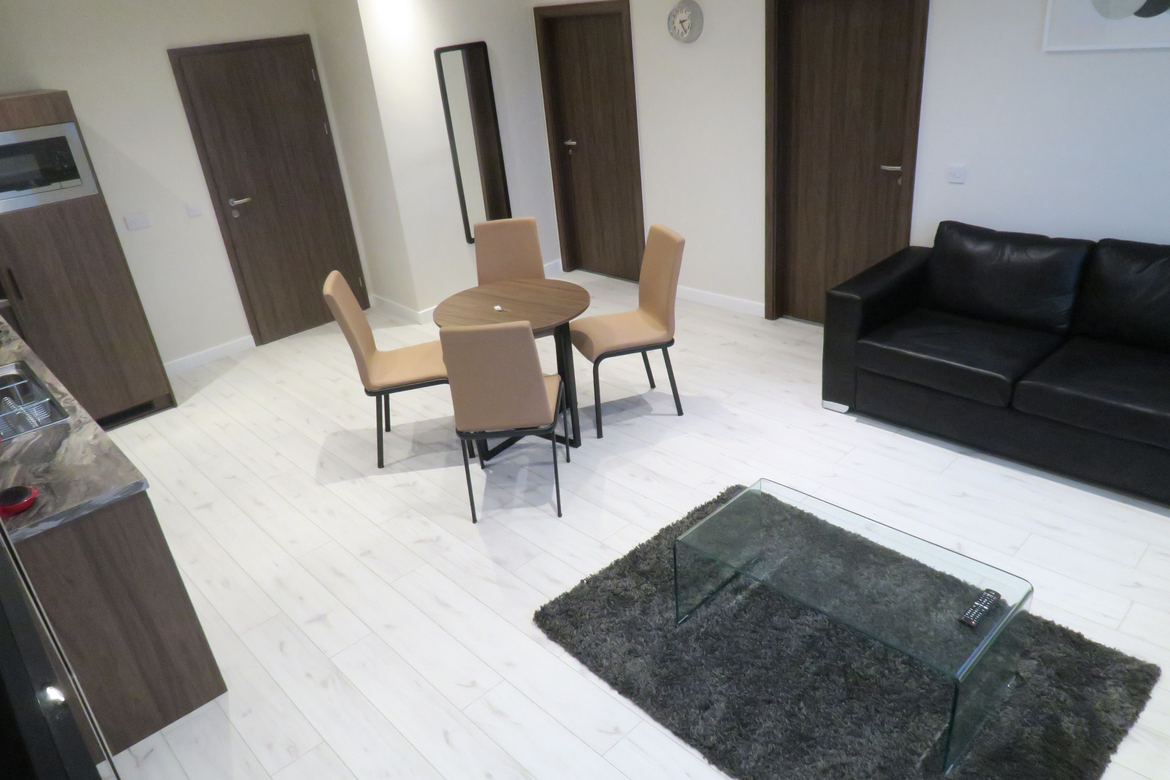 Premium Apartment, 2 Bedrooms | Makan dalam bilik