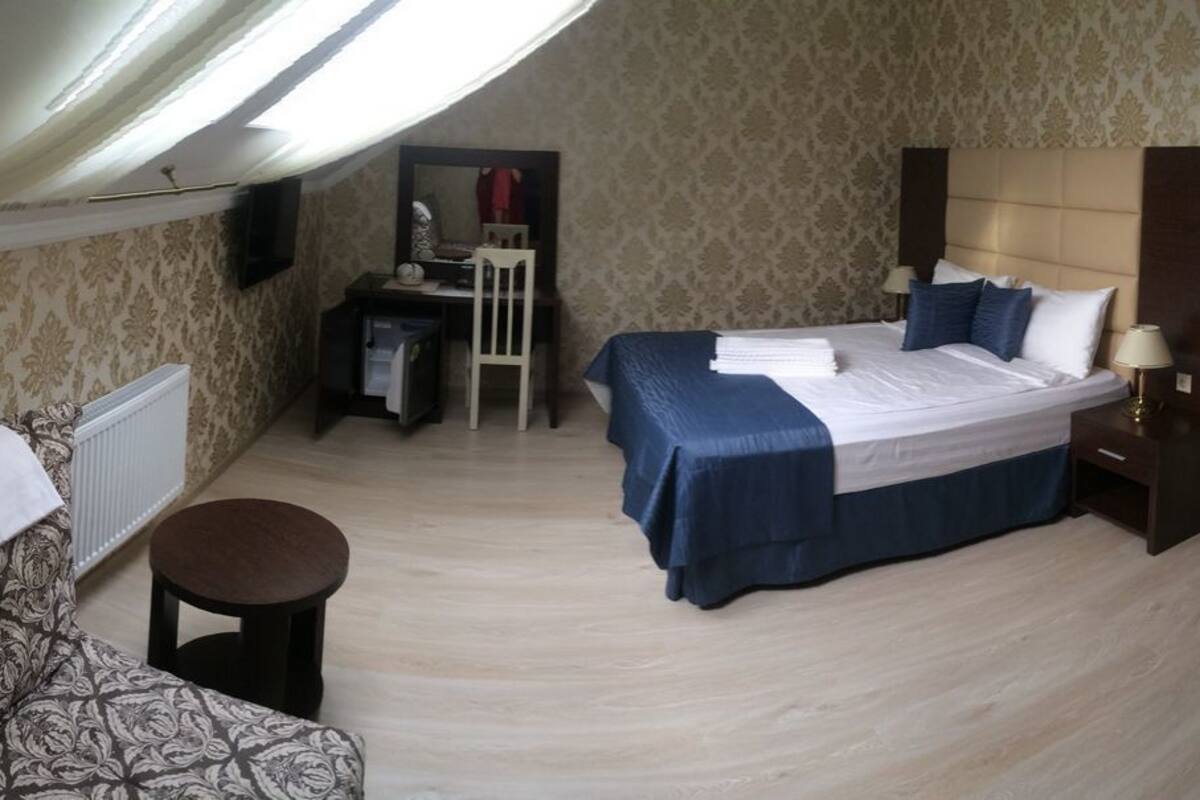 In-room safe, blackout curtains, soundproofing, iron/ironing board