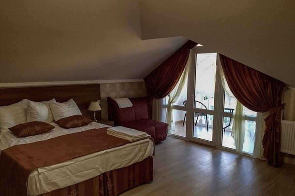 In-room safe, blackout curtains, soundproofing, iron/ironing board