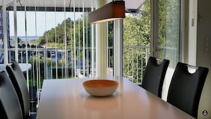 アパートメント (incl 90€ cleaning and 12€ service fee) | 客室内のダイニングエリア