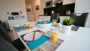 アパートメント (incl 90€ cleaning and 12€ service fee) | 客室内のダイニングエリア