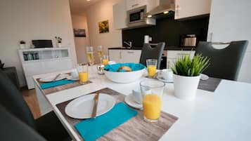 Căn hộ (incl 90€ cleaning and 12€ service fee) | Khu vực ăn uống tại phòng