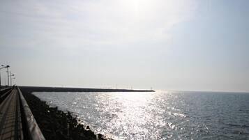 Pantai di sekitar