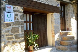 Front of property - Casa Rural Estrela (San Martin de Trevejo)
